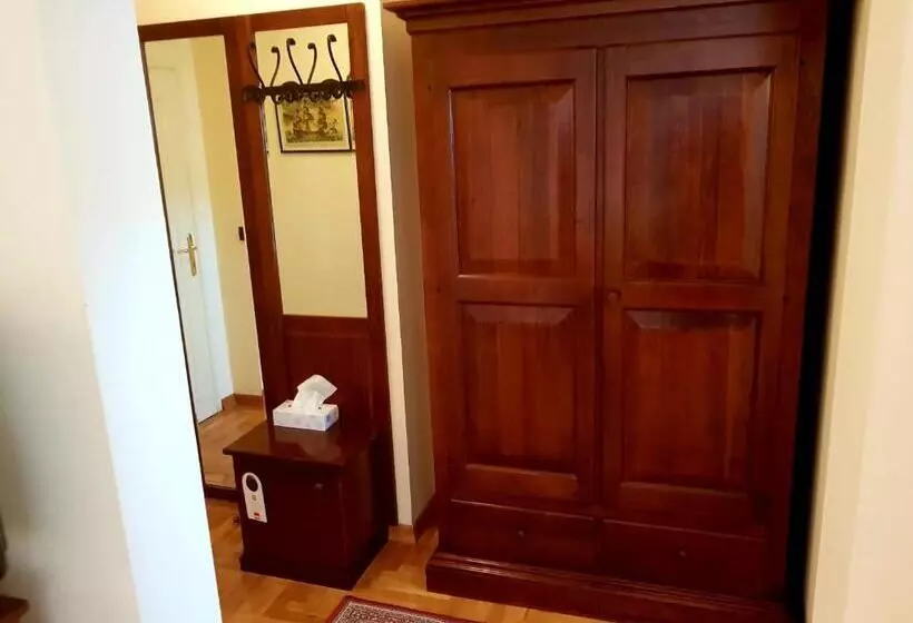 پانسیون Villa Rava Hotel & Restaurant