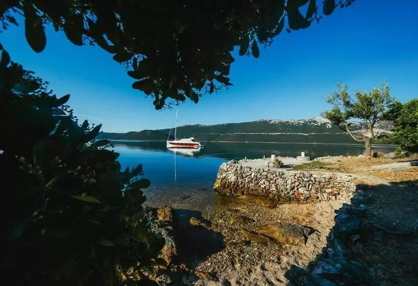 پانسیون Villa Rava Hotel & Restaurant