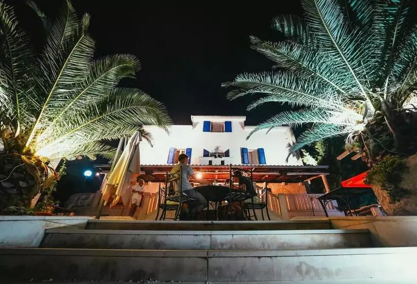 پانسیون Villa Rava Hotel & Restaurant