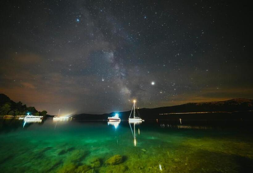 פנסיון Villa Rava Hotel & Restaurant