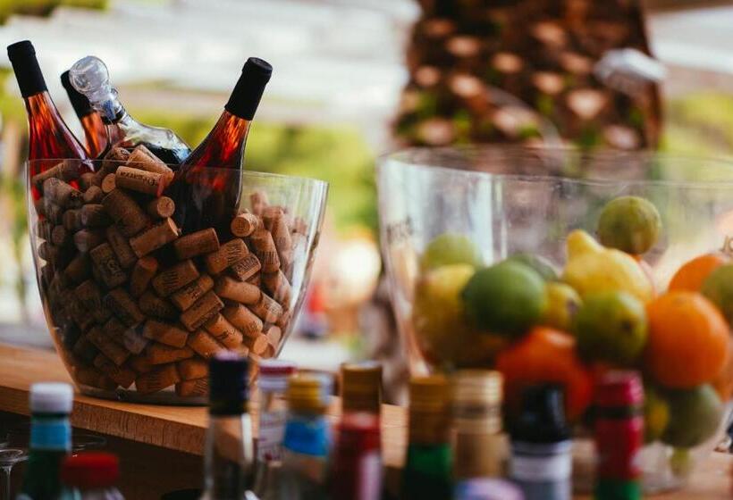 פנסיון Villa Rava Hotel & Restaurant