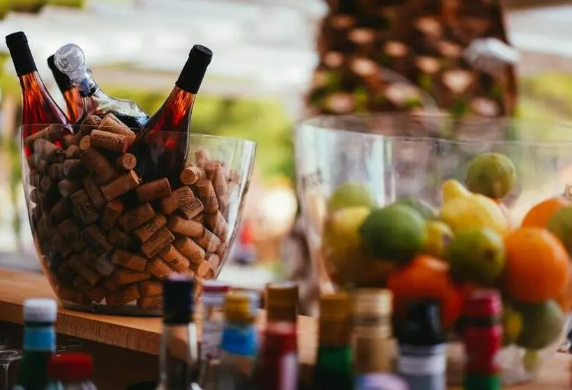 پانسیون Villa Rava Hotel & Restaurant