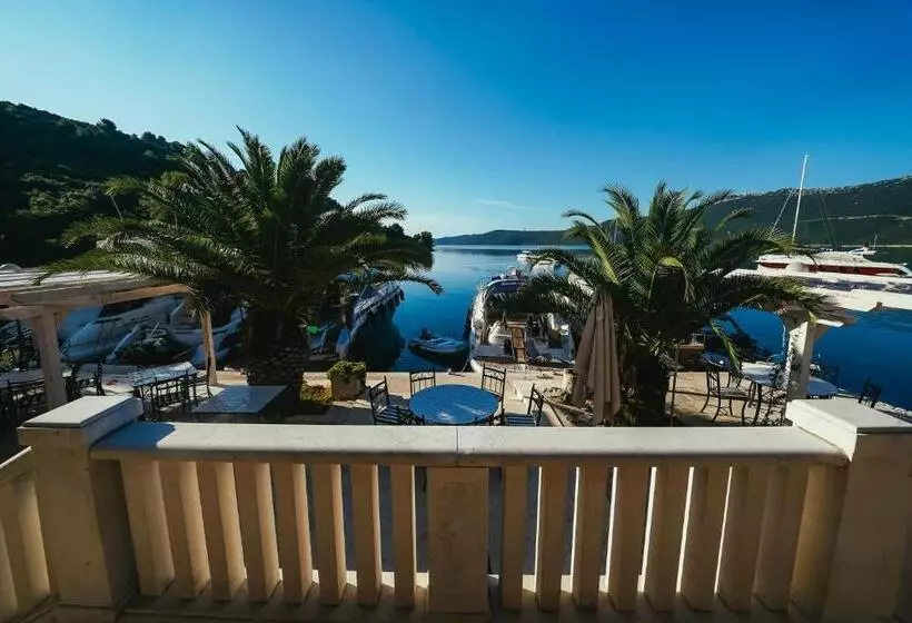 پانسیون Villa Rava Hotel & Restaurant