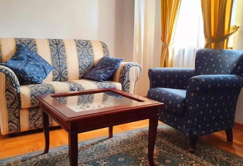 پانسیون Villa Rava Hotel & Restaurant