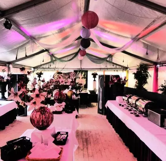 Hotelli Restaurant Cafe Houben