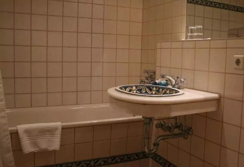 Hotelli Schloss & Gut Ulrichshusen