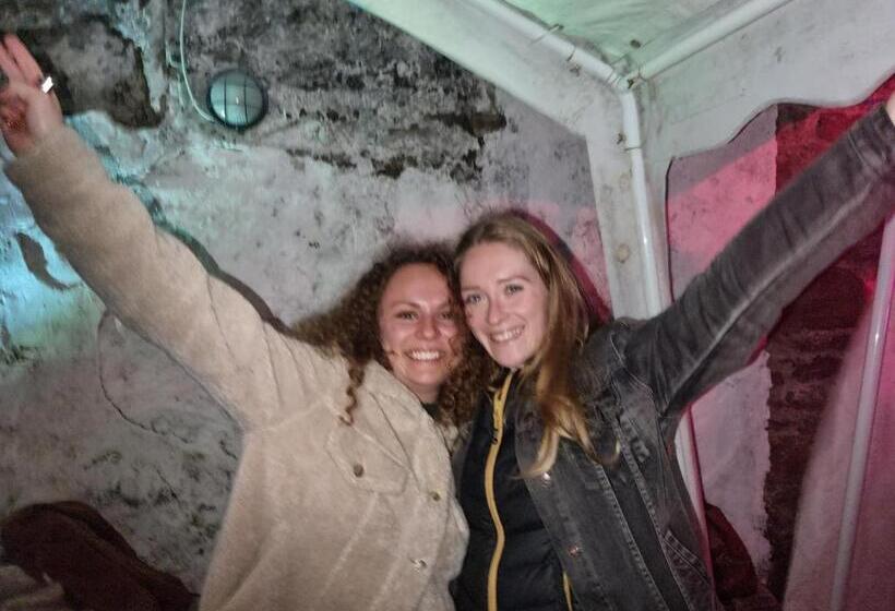 旅馆 The Valley House