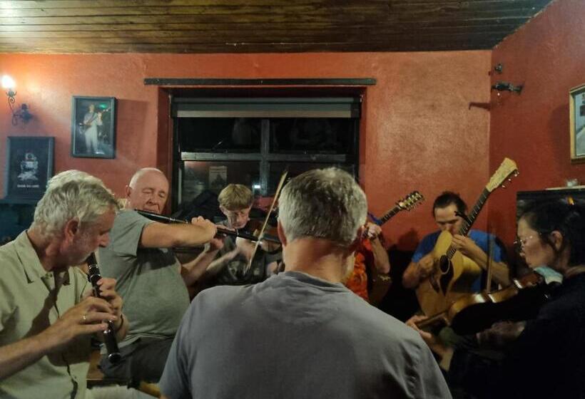 旅馆 The Valley House