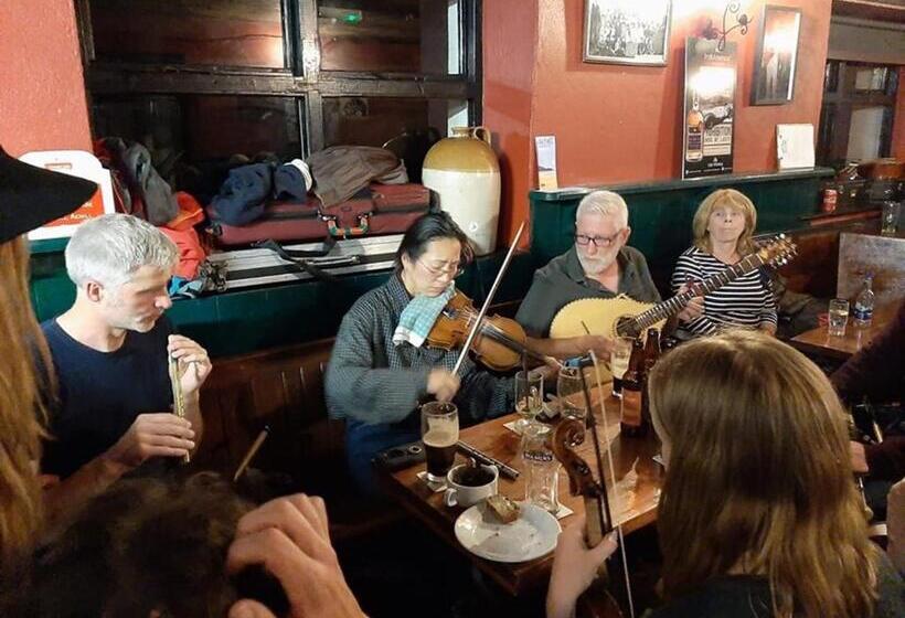 旅馆 The Valley House