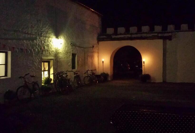 旅馆 The Valley House