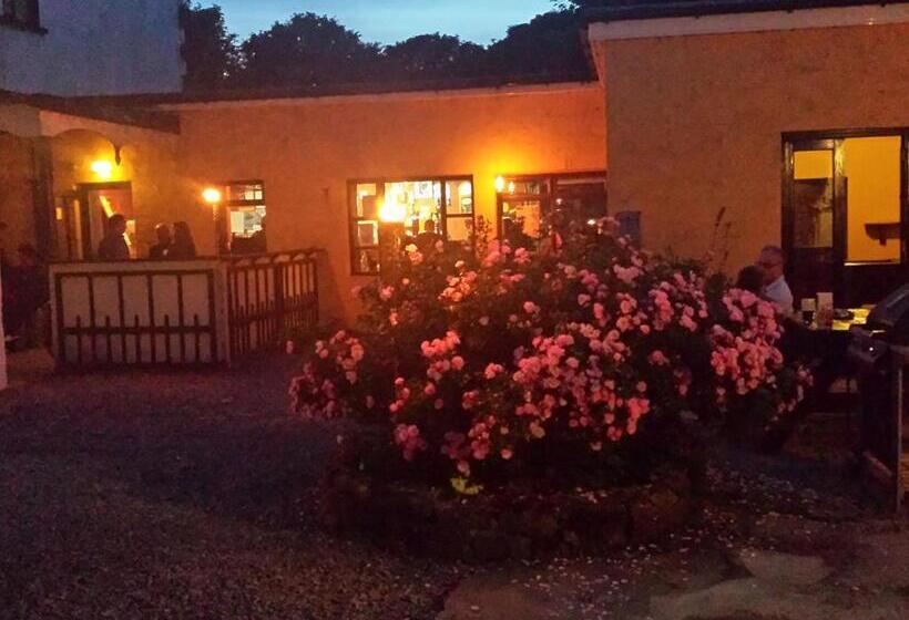 旅馆 The Valley House