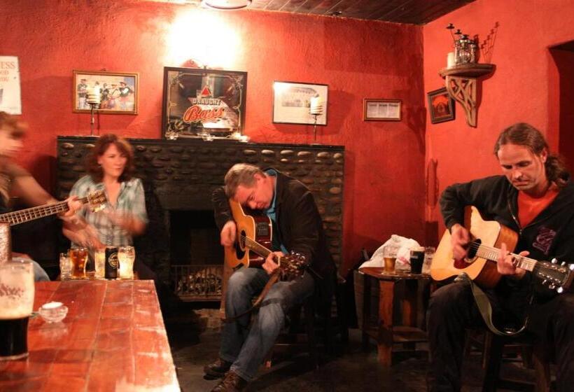 旅馆 The Valley House