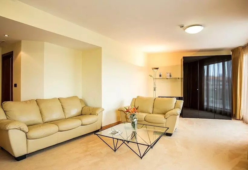 Europe Hotel   Free Underground Parking