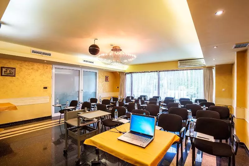 Europe Hotel   Free Underground Parking