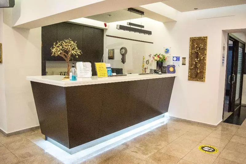 Europe Hotel   Free Underground Parking