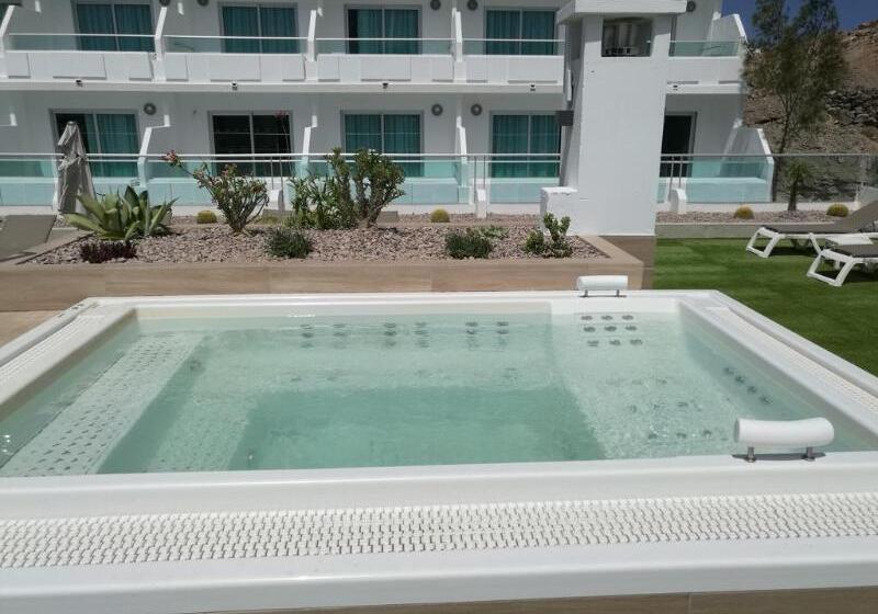 Hotel Fergus Cactus Garden