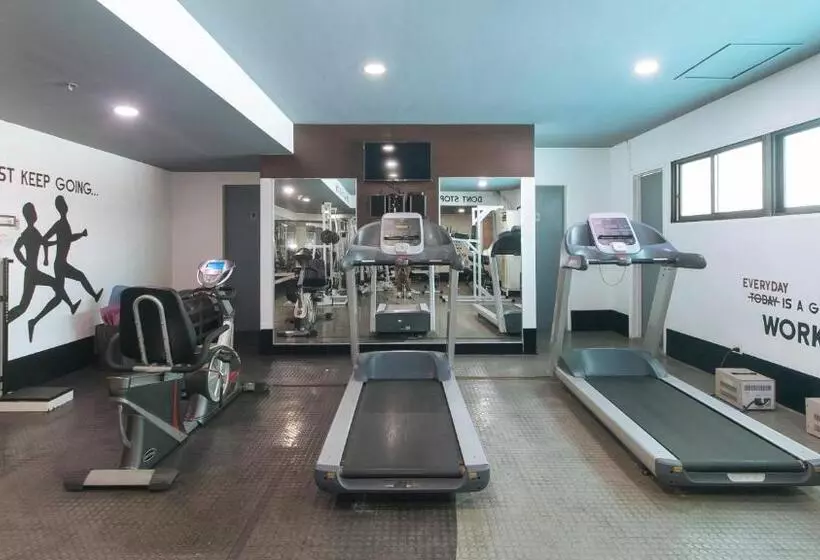 فندق Reddoorz Premium At The Residences Olympia Makati