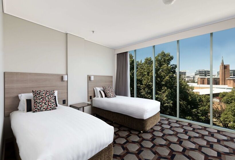 Otel Rydges Canberra