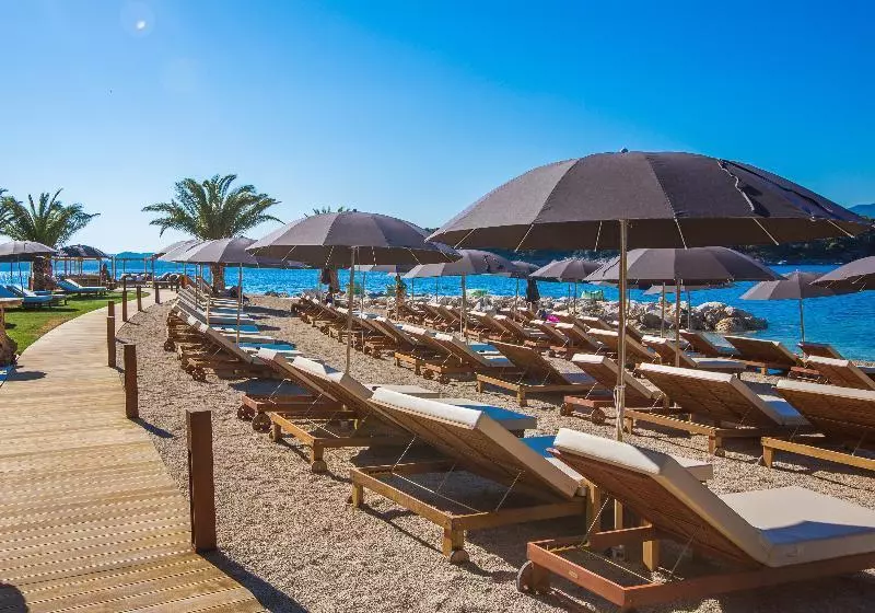 هتل Valamar Tirena