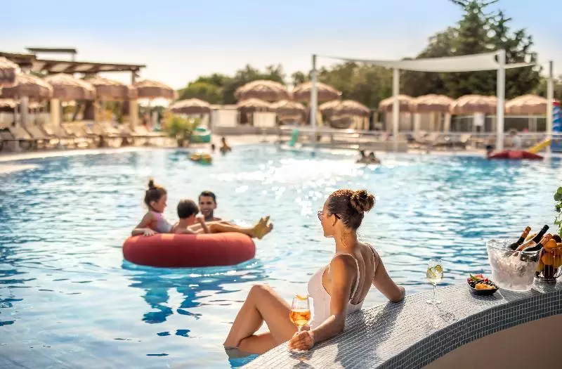 هتل Valamar Tirena