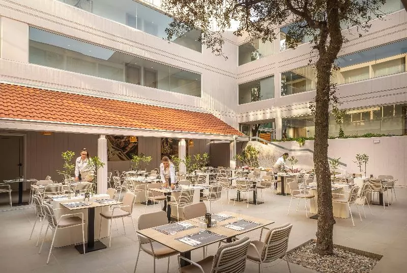 هتل Valamar Tirena