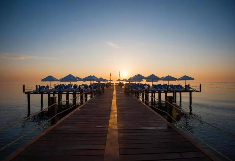 منتجع Akra Kemer