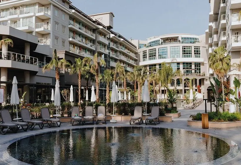 Akra Kemer