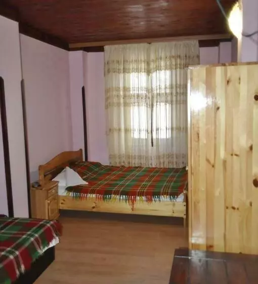 هاستل Garchev Han