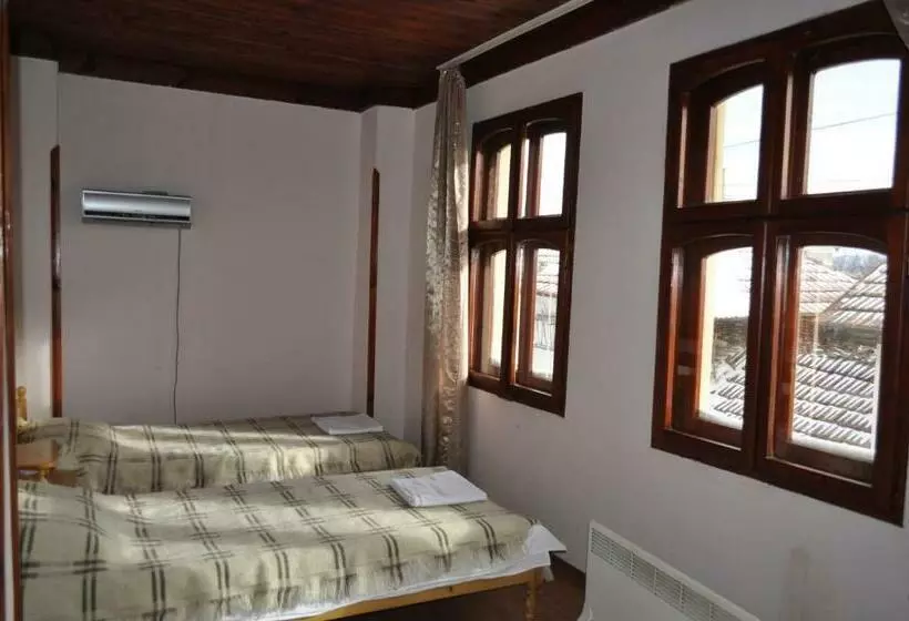 هاستل Garchev Han