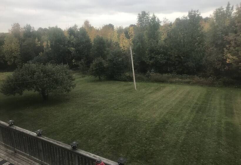 فندق صغير The Glen Huron Inn