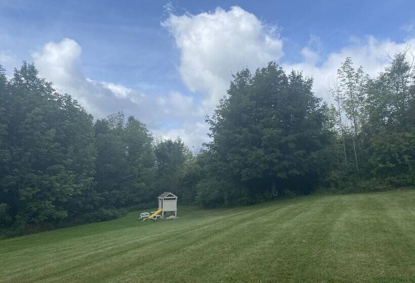 فندق صغير The Glen Huron Inn