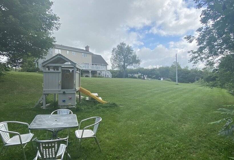 فندق صغير The Glen Huron Inn