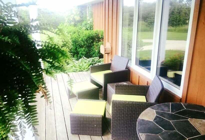 فندق صغير The Glen Huron Inn