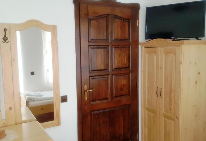 تختخواب و صبحانه Hazanéző Panzió