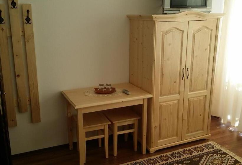 تختخواب و صبحانه Hazanéző Panzió