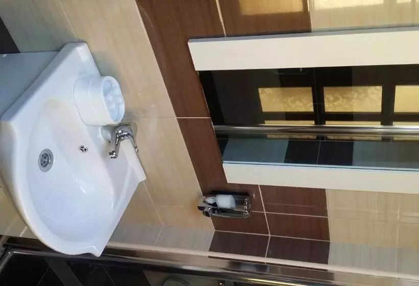 Aamiaismajoitus (B&B) Hazanéző Panzió