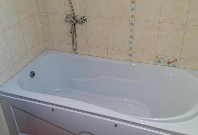 تختخواب و صبحانه Hazanéző Panzió