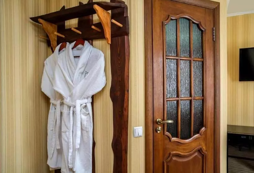 Hotelli Dniprovskiy Dvir