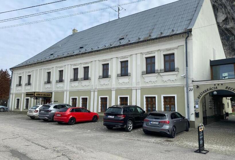 فندق Kúria Beckov Penzión