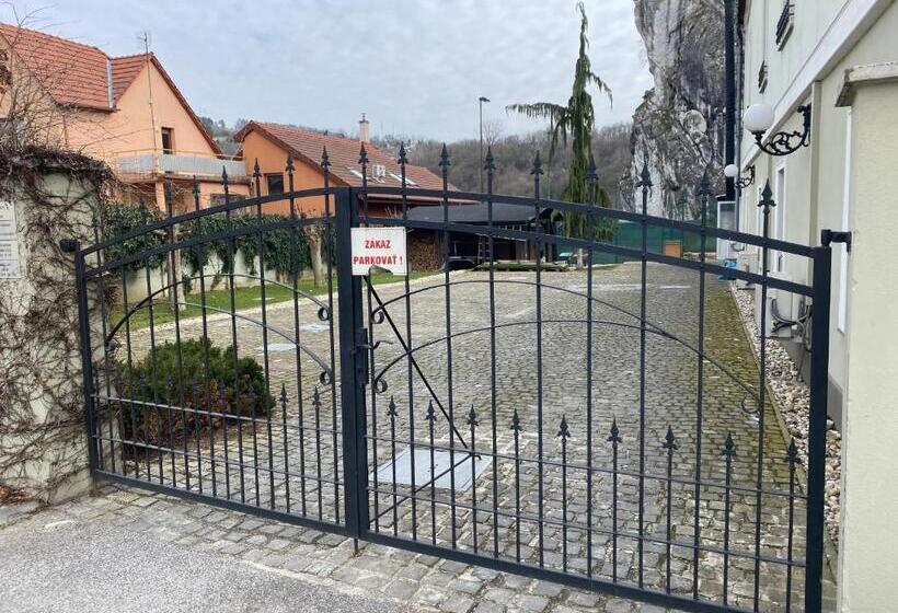 فندق Kúria Beckov Penzión