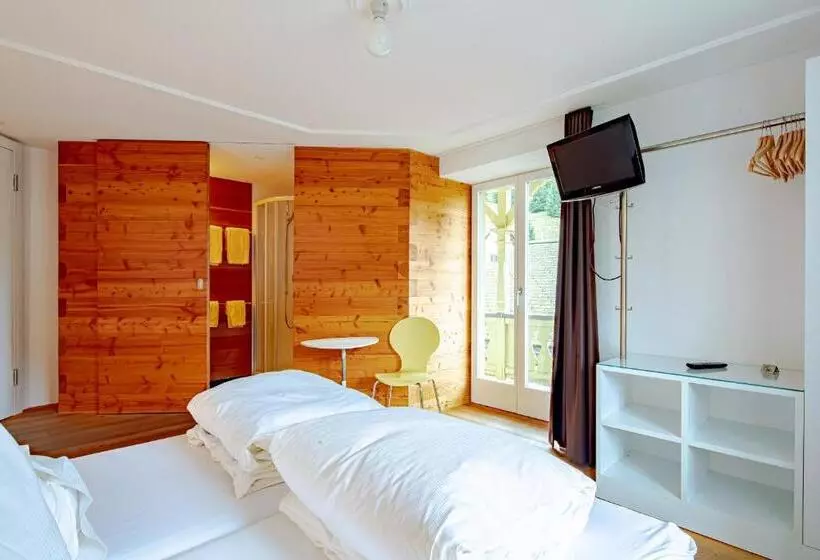 ホテル Vallatscha