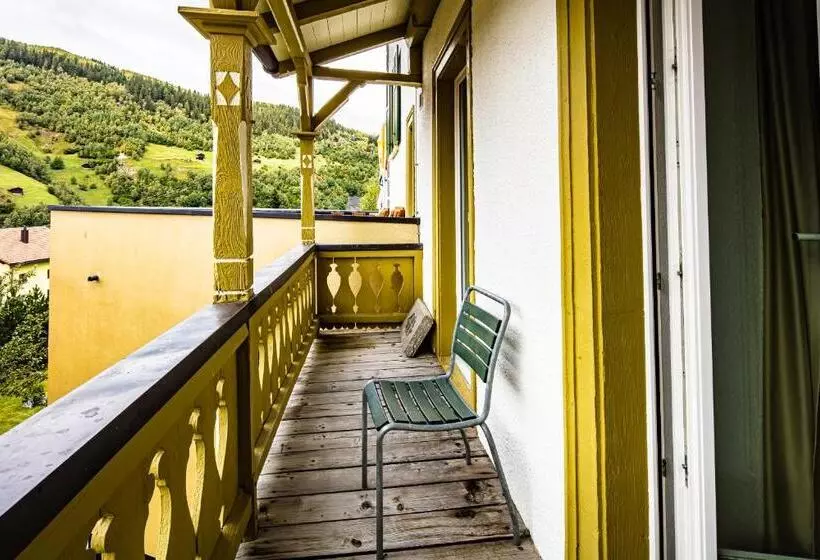 ホテル Vallatscha