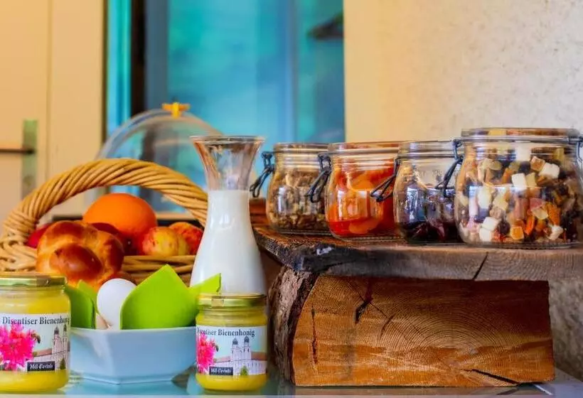 ホテル Vallatscha