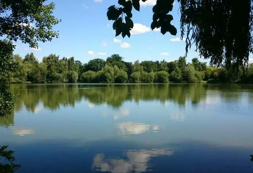 Hotelli Woodland Waters