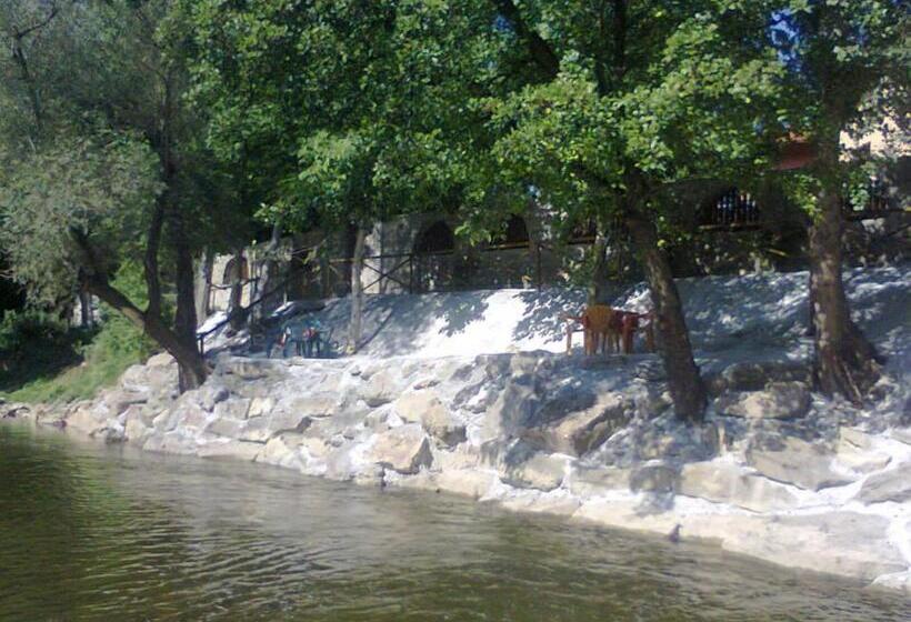 Пансион къща за гости там край реката