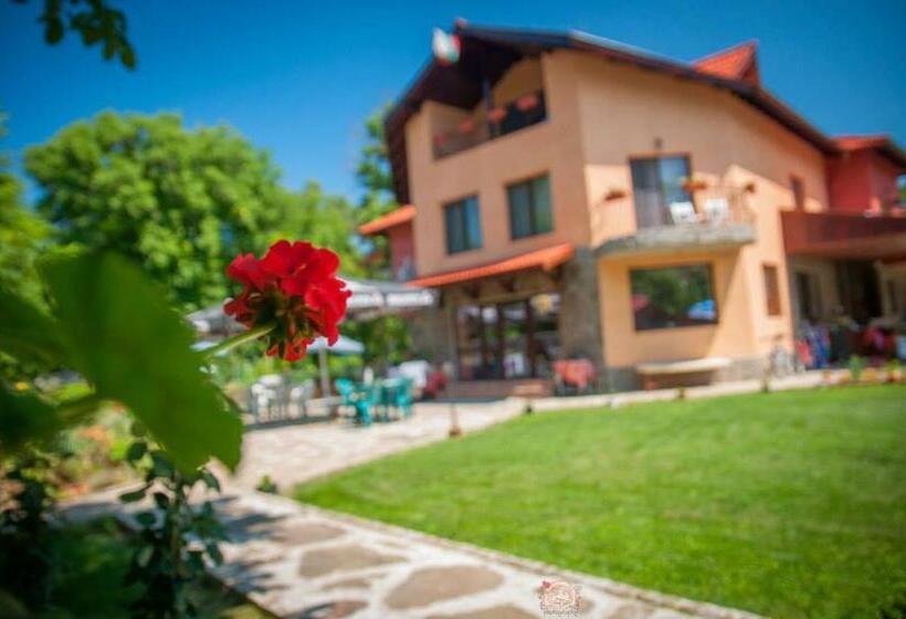 Пансион къща за гости там край реката