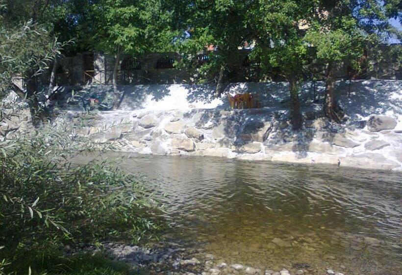 Пансион къща за гости там край реката