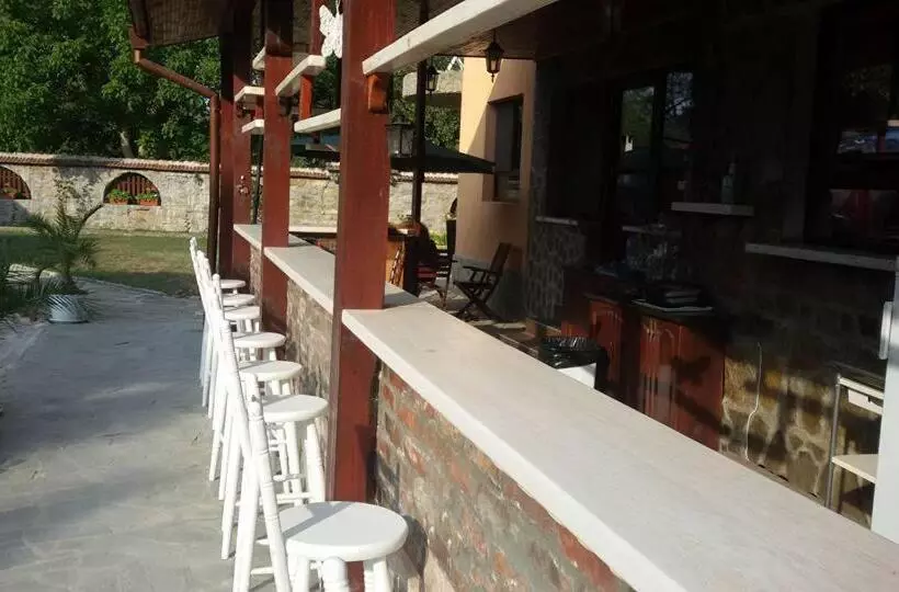 Majatalo къща за гости там край реката