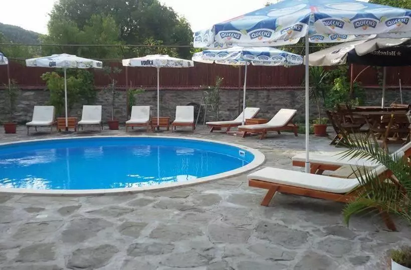 Majatalo къща за гости там край реката