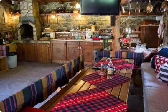 Majatalo къща за гости там край реката